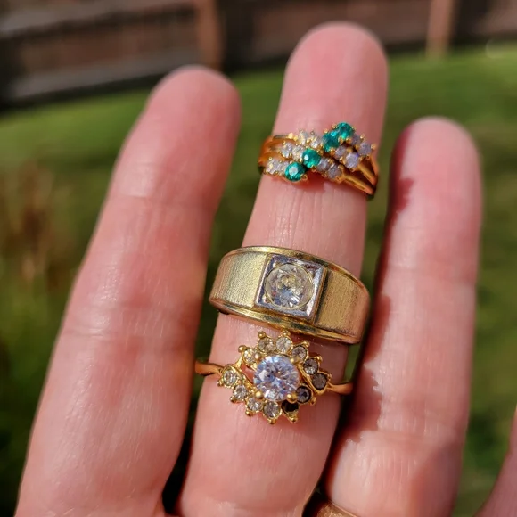 3 Costume Jewelry Rings & Faux Crystal Ring Holder Dish ~ Faux Diamonds! - Picture 5 of 16